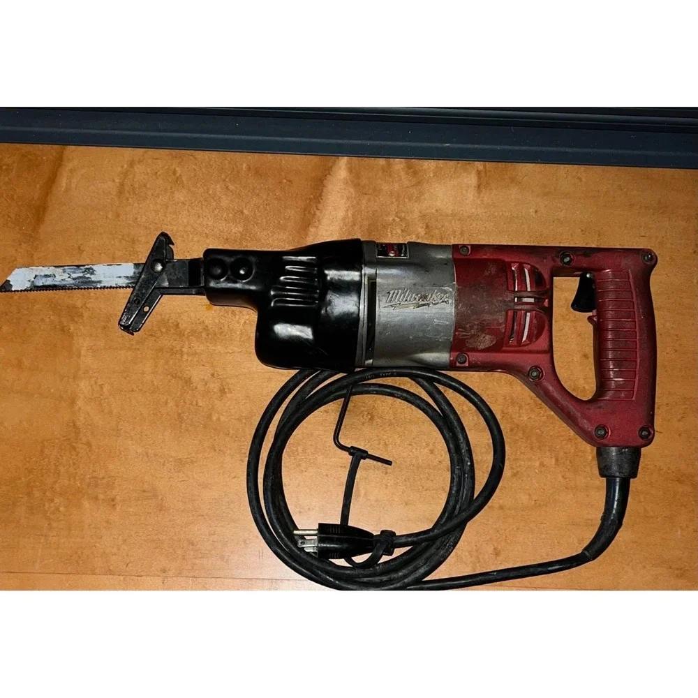 Vintage Milwaukee Heavy-Duty Sawzall Reciprocating Saw 6507 With Case